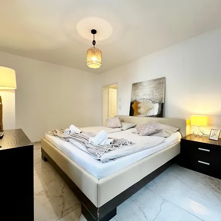 Schoene In Bestlage! Apartament *